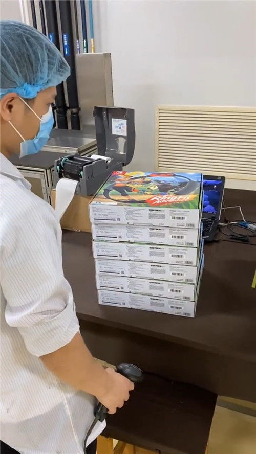 健身环大冒险即将发售，工人们全力组装健康护具